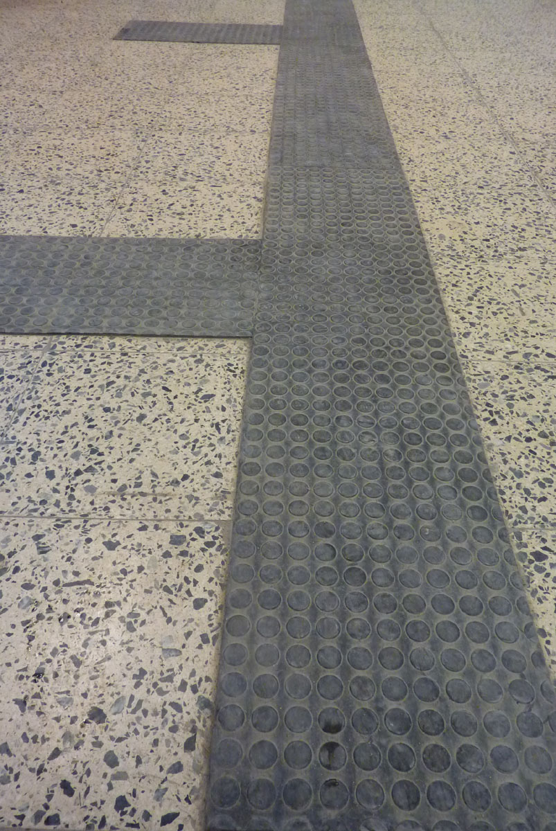 A metrógumi felületét nehéz tisztán tartani.